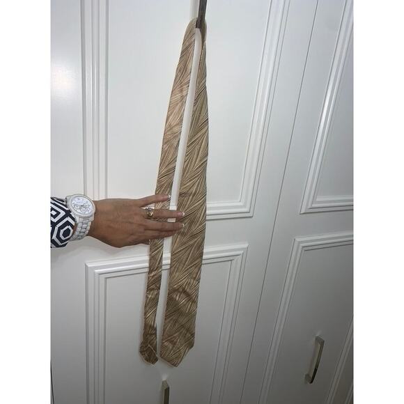 Perry Ellis Men's Gold Geometric Silk Tie Classic Length Designer Style - Picture 3 of 3